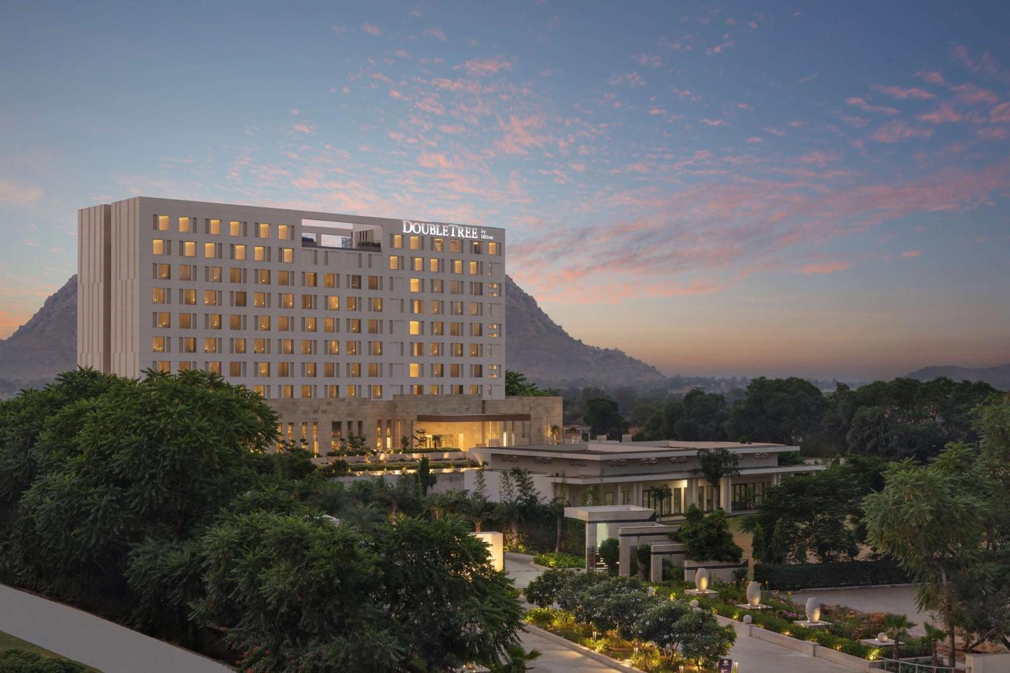 Doubletree By Hilton Jaipur Amer Esterno foto